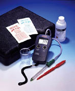 Hanna Digital pH/mV/°C Meter with Carrying Case